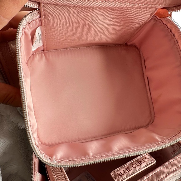 Allie Glinda pink makeup package - Picture 7 of 15